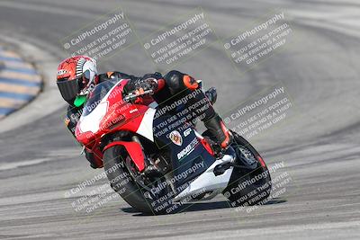 media/Dec-01-2025-Moto Forza (Mon) [[2daa91e15f]]/2-Intermediate Group/Session 2 (Turns 9 and 10)/